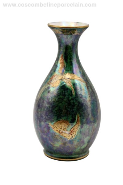 Wedgwood Dark Green Lustre Vase Hummingbirds Z5088