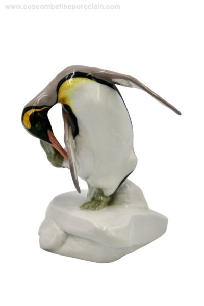 Meissen King Penguin bird porcelain V146